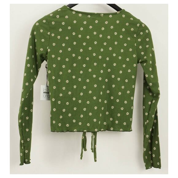 La La Land Creative Co Women's Ruched Crop Top Medium Sage Floral NWT V-Neck - Picture 2 of 7